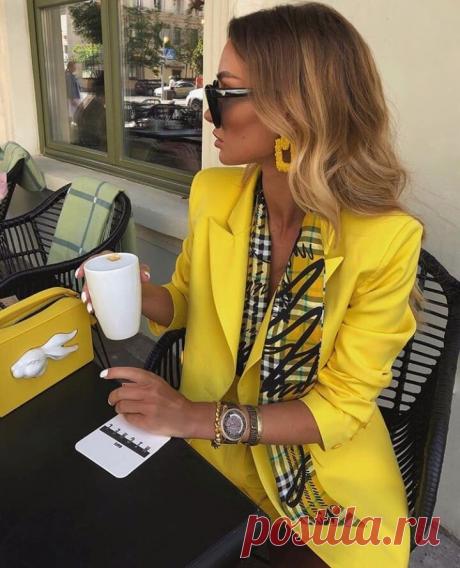 Шелковый платок: 9 оригинальных и элегантных способов носить этот эффектный аксессуар | LADY DRIVE 🎯 | Яндекс Дзен