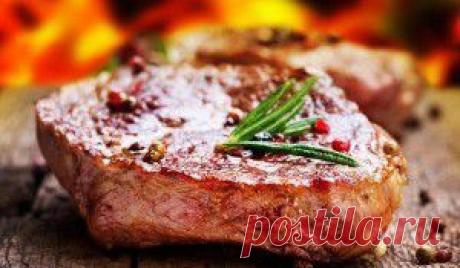 Мясной стейк с лимонной подливкой | vkusnyymir