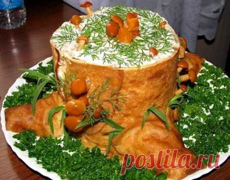 Салат с ветчиной и грибами «Пенек» / Простые рецепты