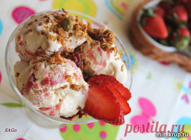 Йогуртовое мороженое с гранолой
