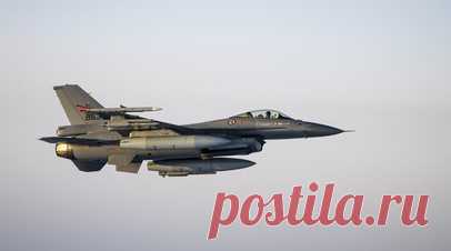 «Не окажут эффекта»: Нидерланды передали Румынии пять истребителей F-16 для обучения пилотов ВСУ. В Румынию из Нидерландов прибыли первые пять истребителей F-16, которые будут использоваться в центре обучения пилотированию самолётов, в том числе для подготовки украинских лётчиков, сообщило румынское Минобороны. Отмечается, что учебный центр был создан в сотрудничестве с властями Нидерландов, Дании и американской оружейной корпорацией Lockheed Martin, предоставляющей инструкторов и специалистов…