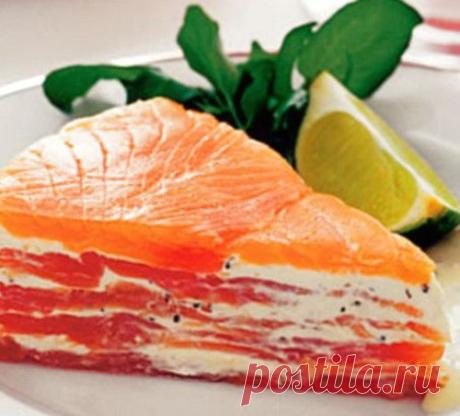 Простой закусочный торт с лососем.