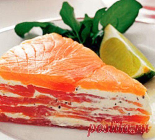 Простой закусочный торт с лососем.