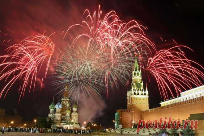 САЛЮТ В ЧЕСТЬ ДНЯ РОССИИ!