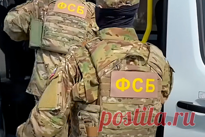 ФСБ задержала в Крыму сторонника украинских неонацистов. Сотрудники ФСБ задержали сторонника украинских неонацистов в Крыму за причастность к незаконному хранению взрывных устройств. Подозреваемый — житель Алушты 1982 года рождения, который хранил у себя самодельное взрывное устройство с зарядом взрывчатого вещества более 500 граммов. Также у него изъяли пистолет, тротил.