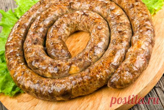 Как приготовить колбасу дома: секреты + рецепт - KitchenMag.ru Если стоит задача удивить близких и друзей своими кулинарными способностями, то приготовление домашней колбасы — отличный повод собрать всех за домашним обедом.