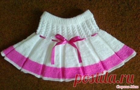 Юбочка для девочки спицами Приветствую всех желающих связать юбочку для девочки! В интернете она известна, как юбочка по описанию Эльмиры Халиковой. Есть пост в СМ https://www.stranamam.ru/ спасибо автору.