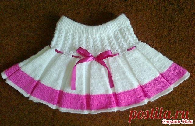 Юбочка для девочки спицами Приветствую всех желающих связать юбочку для девочки!  В интернете она известна, как юбочка по описанию Эльмиры Халиковой. Есть пост в СМ https://www.stranamam.ru/ спасибо автору.