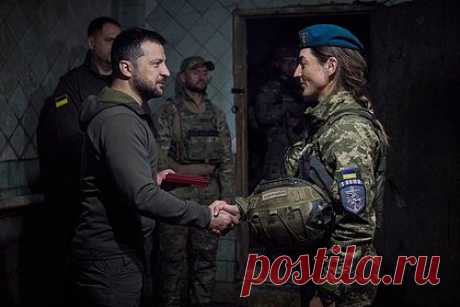 Военный эксперт назвал слова Зеленского жонглированием терминологией. Исполнительный директор Института стран СНГ в Севастополе, военный эксперт Сергей Горбачев оценил заявление президента Украины Владимира Зеленского о создании корпуса морской пехоты в стране. «Думаю, что это жонглирование терминологией, болтовня политических шулеров», — добавил он.