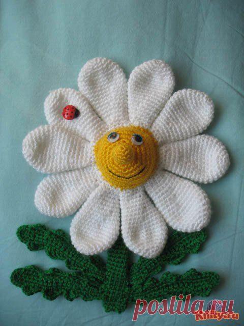 Ромашка крючком, 35 описаний и видео-уроков по вязанию цветка ромашки

Ромашки крючком. Схемы. Высоту 30 и 20 см. Материал: 2 крючка № 1,5 и 3,5 + флористическая проволока https://handmade-paradise.ru/romashki-kryuchkom-shemy-vyazaniya/
крючком по китайским и японским схемам https://handmade-paradise.ru/kak-vyazat-kryuchkom-po-shemam/