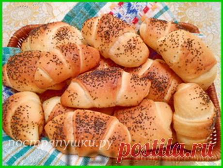 Дрожжевые рогалики с сыром, мягчайшие, тепленькие и ароматные.