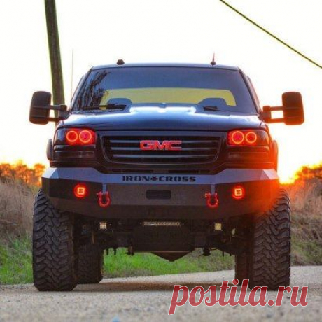 Здоровяк GMC Sierra