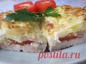 Курица запеченная под тертым картофелем.