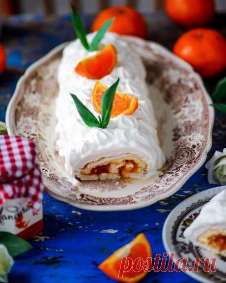 ​Меренговый рулет с мандариновым конфитюром