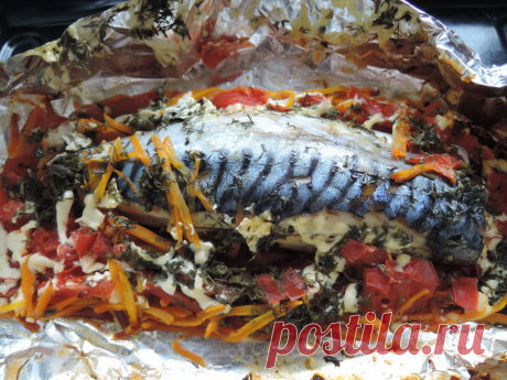 Такой вкусной СКУМБРИИ вы ещё Не ели! Запекаем по особому рецепту! - Кулинарный блог Отличный вариант для ужина — рыба, запеченная с овощами в фольге. Вкусно, полезно и очень сытно! Подготавливаю крупную скумбрию, морковь, помидоры, соль, майонез, укроп, фольгу. Мою рыбу, очищаю...