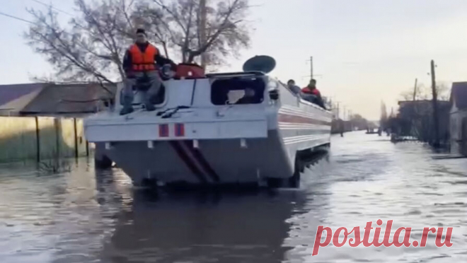 Новый прорыв дамбы произошел в Орске. В Орске произошел прорыв дамбы в новом месте. Брешь в дамбе обнаружена в районе улицы Борисоглебского из-за чего вода поступает в город, сообщил ТАСС мэр города Василий Козупица. "Ситуация осложняется. Сначала произошло перетекание, ...