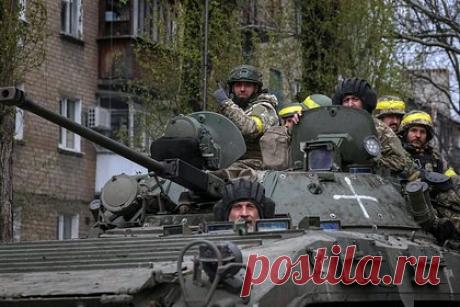 В Севастополе допустили возможность атаки со стороны Украины в праздники. Губернатор Севастополя Михаил Развожаев допустил возможность атаки беспилотниками со стороны Украины в праздничные дни. Об этом он заявил в эфире телеканала СТВ. Он подчеркнул, что все службы будут работать в усиленном режиме. Все мероприятия, которые связаны с общественной безопасностью, будут проводиться бдительно.