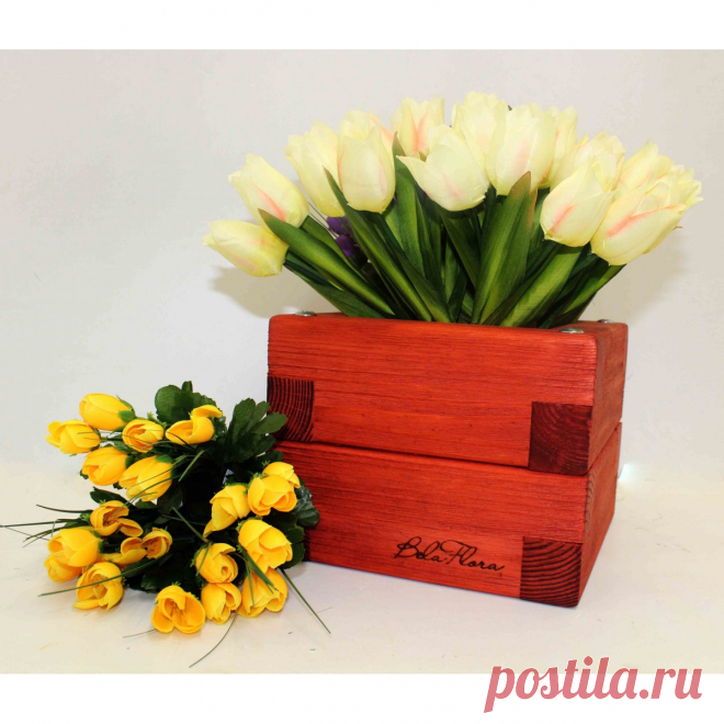 Деревянные кашпо для цветов и комнатных растений, а так же для балконов, террас, офиса и Вашего сада. Данные кашпо - это эксклюзивная ручная работа, которая очаровывает своей красотой.

Массив дерева (сосна) 3.5 см
Размеры:​ 20х20х16 см.
Обьем: ​2,1 л.