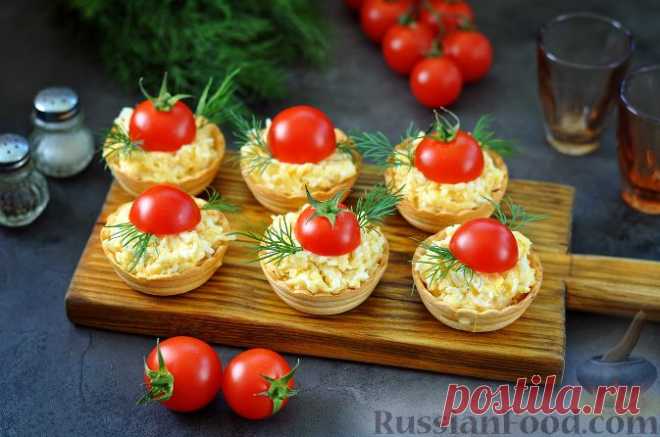 Рецепт: Тарталетки с сыром и помидорами на RussianFood.com