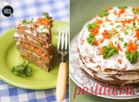 Печеночный торт со сметанным соусом.