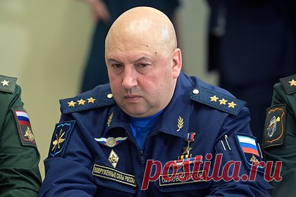 На Украине объявили в розыск командующего войсками России в зоне СВО. Служба безопасности Украины (СБУ) объявила в розыск генерала Сергея Суровикина, командующего российскими войсками в зоне проведения специальной военной операции (СВО). Информация об этом появилась в базе данных МВД республики. Известно, что Суровикину инкриминируют обвинения по статье 110.