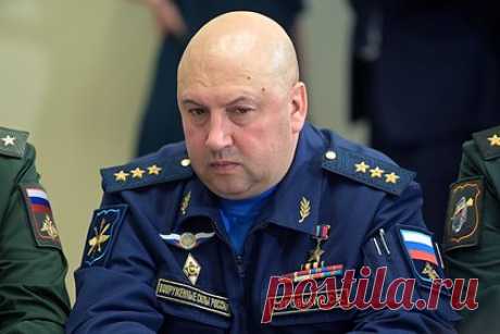 На Украине объявили в розыск командующего войсками России в зоне СВО. Служба безопасности Украины (СБУ) объявила в розыск генерала Сергея Суровикина, командующего российскими войсками в зоне проведения специальной военной операции (СВО). Информация об этом появилась в базе данных МВД республики. Известно, что Суровикину инкриминируют обвинения по статье 110.