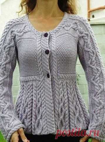 Жакет с оригинально оформленной спинкой Размер 3638.Вам потребуется500 г пряжи серо­го цвета (100% акрила, 233 м100 г) типа «Pingouin Desejo»;спицы № 5;2 пуговицы.Техника вязания спицами жакетаПлотность вязания спицами жакета 21 п. и 28 р. = 10 х 10 см.Изнаночная гладь лиц. ряды — ИП, изн. ряды — ЛП.Фантазийные...