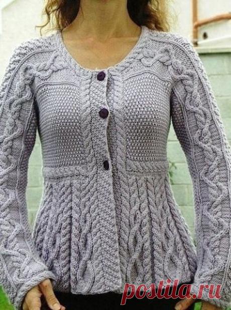 Жакет с оригинально оформленной спинкой Размер 3638.Вам потребуется500 г пряжи серо­го цвета (100% акрила, 233 м100 г) типа «Pingouin Desejo»;спицы № 5;2 пуговицы.Техника вязания спицами жакетаПлотность вязания спицами жакета 21 п. и 28 р. = 10 х 10 см.Изнаночная гладь лиц. ряды &mdash; ИП, изн. ряды &mdash; ЛП.Фантазийные...