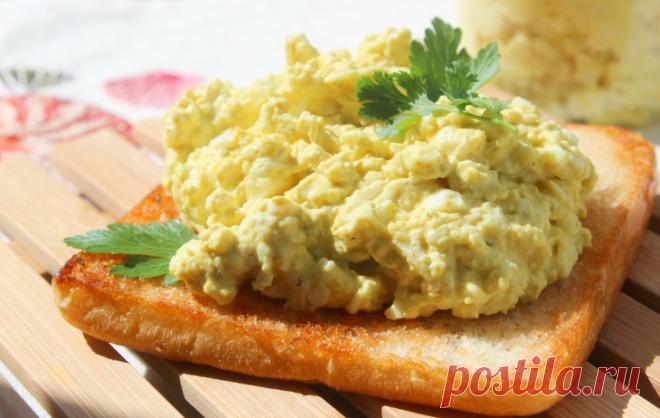 Вкуснейшая яичная паста-намазка.