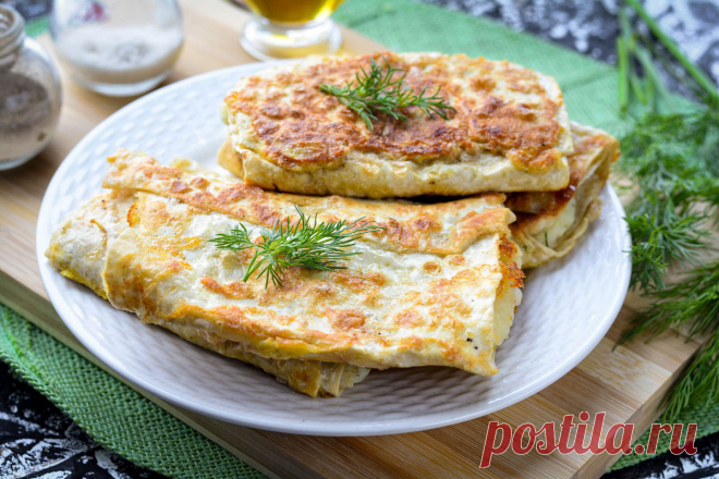 Блюда из лаваша - 15 вкусных и простых рецептов Лаваш – обычный хлеб, который пекут в восточных странах. С лавашом готовят закуски, основные блюда и десерты. Главный плюс – блюдо готовится очень быстро.