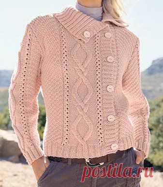 Джемпер с асимметричной застежкой.