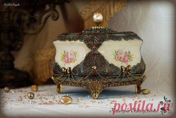 Добрый вечер!
Сегодня я с новой работой и моей новой любимицей - шкатулочкой 