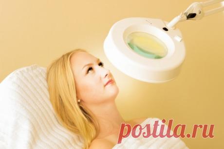 УХОД ЗА КОЖЕЙ ЛИЦА В РАЗНОМ ВОЗРАСТЕ... 

В каждом возрасте кожа лица требует определенного ухода. 
На какие салонные и домашние процедуры стоит обратить внимание в 30, 40, 50 лет?



30 лет: поддержать тонус.
Что происходит: Процессы реген…