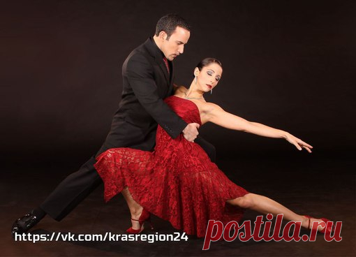 11 декабря, в день рождения аргентинского певца и киноактера, знаменитого «Короля танго» Карлоса Гарделя (Carlos Gardel, 1887 (или 1890) — 1935), отмечается  Международный день танго (International Day of Tango) — праздник танца, философия которого заключена в противоборстве. Жизнь в танго бьет ключом, а в центре танца — Мужчина и Женщина. Их взаимоотношения, страсти, конфликты, примирения, «третий лишний», ревность, ненависть — все чувства, которые наполняют человеческую жизнь.