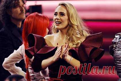 Адель вновь начала употреблять алкоголь после нескольких месяцев трезвости. Британская певица Адель во время концерта в Лас-Вегасе объявила, что завершила период добровольной трезвости и вновь начала употреблять спиртное. Она призналась, что по-прежнему не может пить красное вино, так как теряет из-за него голос, но свой отпуск она намерена провести с бокалом белого вина.