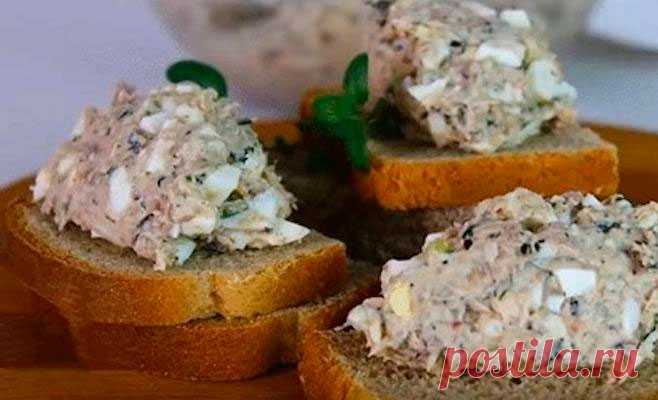 Вкуснейшая намазка на хлеб всего за 3 минуты. Самое то, когда нужен быстрый перекус!