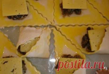 Как приготовить закусочные пирожки с грибами и сыром - рецепт, ингридиенты и фотографии