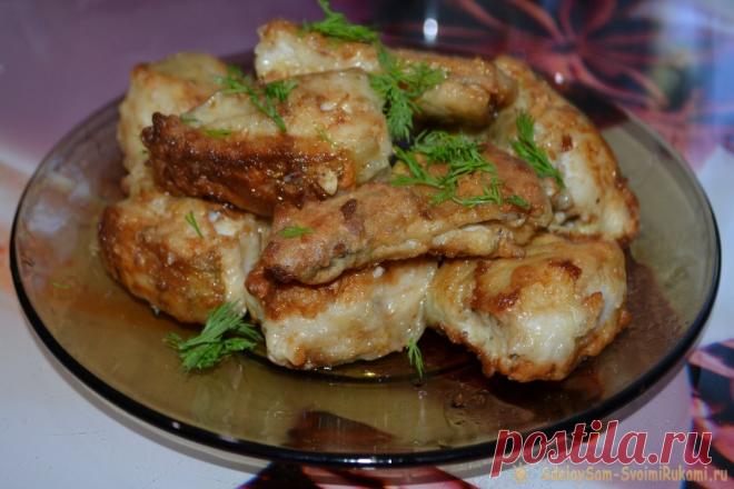 Как правильно пожарить минтай Прекрасной рыбой является минтай. Имея удивительный нейтральный вкус, продукт прекрасно сочетается со многими компонентами и блюдами. Самое главное, что в этой рыбе почти нет костей, поэтому ее можно кушать с большим удовольствием. Самым популярным способом приготовления минтая является обжарка.