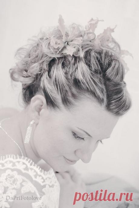 Вся красота во взгляде, поворотах и эмоциях.