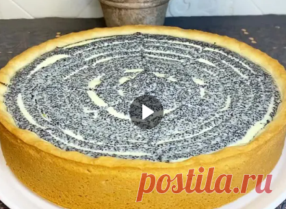 Песочный пирог с вкусной и нежной творожно-маковой начинкой. Рассыпчатое песочное тесто, нежный творог и зернистый мак, очень вкусное сочетание. 
Тесто:
Сливочное масло - 100г Сахарная пудра - 90г Ванильный сахар - 8г Яйцо - 1шт Мука - 230г Разрыхлитель - 4г Соль - 1 щепотка
Начинка:
Творог 9% - 600г Яйцо - 2шт Сахар - 100г Сметана 30% - 120г Кукурузный крахмал - 30г Цедра лимона - 1ч.л. Мак - 100г