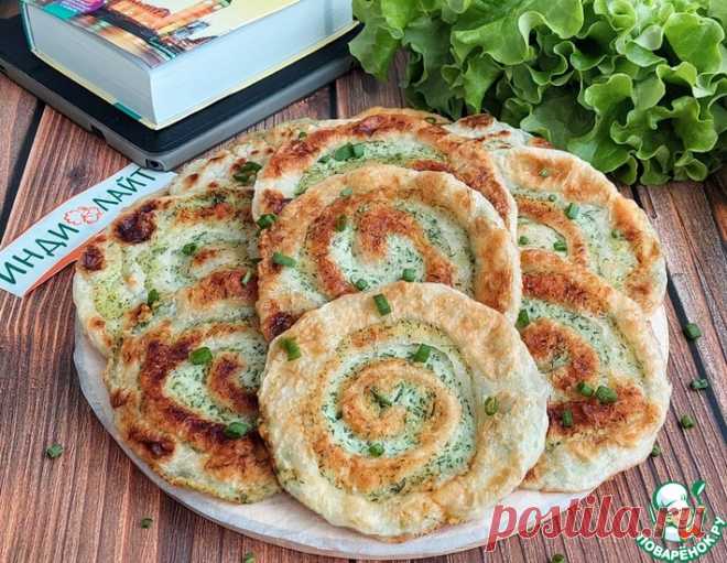 Слоеные лепешки с индейкой и сыром – кулинарный рецепт
