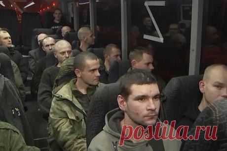 Освобожденный военный рассказал о попытках «перевоспитания» в украинском плену. В местах содержаниях российских военно-пленных на Украине действует программа, цель которой — «перевоспитать» солдат, рассказал освобожденный из лагеря в Днепре военнослужащий Народной милиции ЛНР. В частности, существует специальный отдел, который занимается репатриацией в украинскую семью.