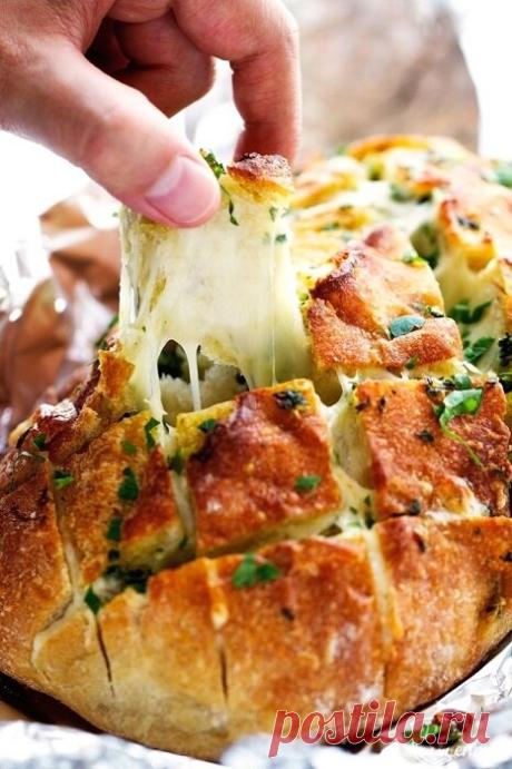 Сырно-чесночный батон. Вкусняшка, от которой невозможно оторваться | Кулинарный техникум | Яндекс Дзен