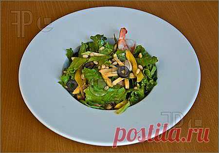 Picture Of Salad With Prawn. High Resolution Photograph at FeaturePics.com
