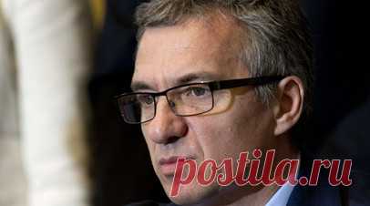 СК обвинил экс-глав Минфина и Нацбанка Украины в финансировании АТО. Следственный комитет России заочно предъявил обвинения бывшему министру финансов Украины Александру Шлапаку и экс-главе украинского Нацбанка Степану Кубиве в финансировании военных действий Киева в Донбассе. Читать далее