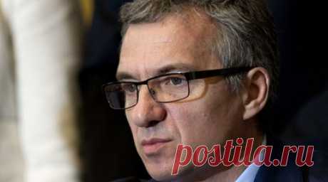 СК обвинил экс-глав Минфина и Нацбанка Украины в финансировании АТО. Следственный комитет России заочно предъявил обвинения бывшему министру финансов Украины Александру Шлапаку и экс-главе украинского Нацбанка Степану Кубиве в финансировании военных действий Киева в Донбассе. Читать далее