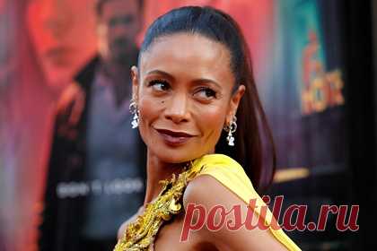 Актриса из «Звездных войн» обвинила Disney в расизме из-за убийства ее персонажа. Британская актриса Тандиве Ньютон обвинила компанию Disney в расизме из-за убийства ее персонажа в фильме «Хан Соло: Звездные войны. Истории». Артистка исполнила роль преступницы Вэл Беккет, которая погибла в самом начале ленты. Причем изначально такой сюжетный поворот не был прописан в сценарии.