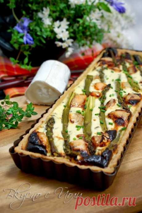 Киш с аспержи и козе сирене