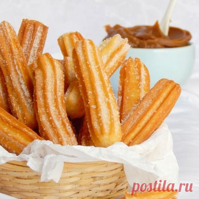 ЧУРРОС ловите шикарный рецепт🔥
⠀
Они просто таят во рту ❤️ну очень вкусные
Сохраняйте ✅пригодится.
Черканите в комментариях, как Вам рецепт? заслужил сердечка?😁❤️
⠀
● мука 100г
● яйца 3 шт
● растительное  масло 40г
● сливочное масло 30
● вода 120 мл
● соль щепотка
● сахарная пудра 2 ст/ложки
● растительное масло для фритюра
● сахар /корица/ ванилин для обваливания
⠀
В кастрюльке смешиваем воду, масло сливочное и растите, соль, сахар, доводим до кипения. Уменьшаем огонь ...