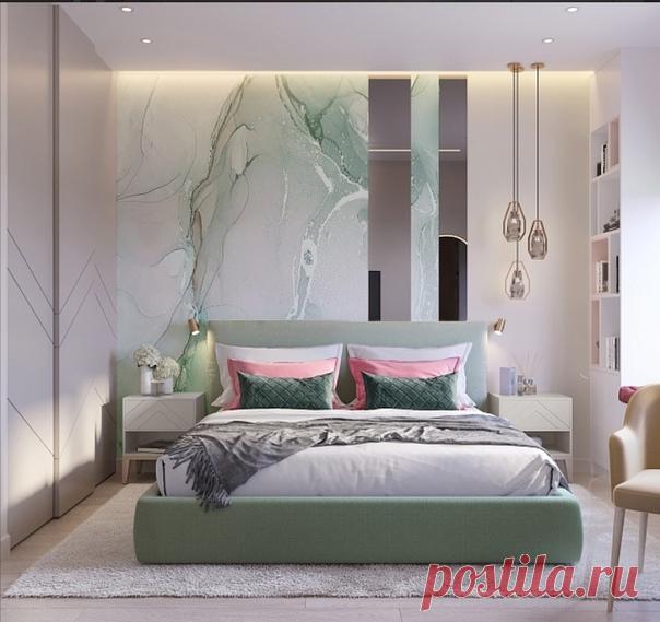 Замечательная спальня с зоной отдыха у окна